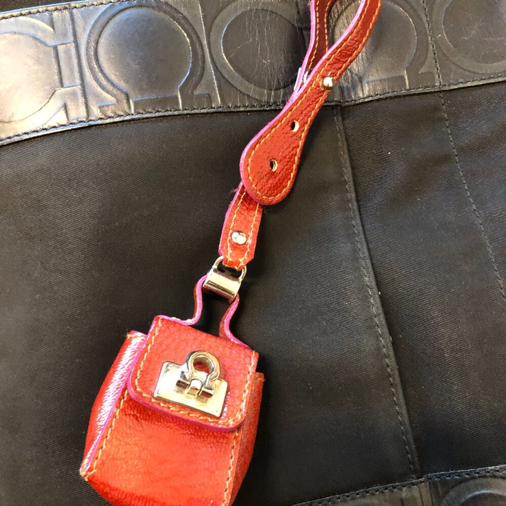 Salvatore Ferragamo Red Leather Bag Hang Tag-Adjustable Peg